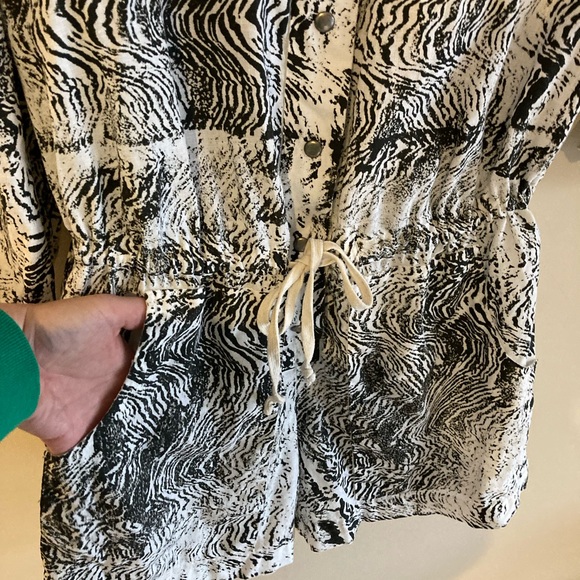 100% French linen Enzo Costa hand printed and dyed romper. - Picture 8 of 11